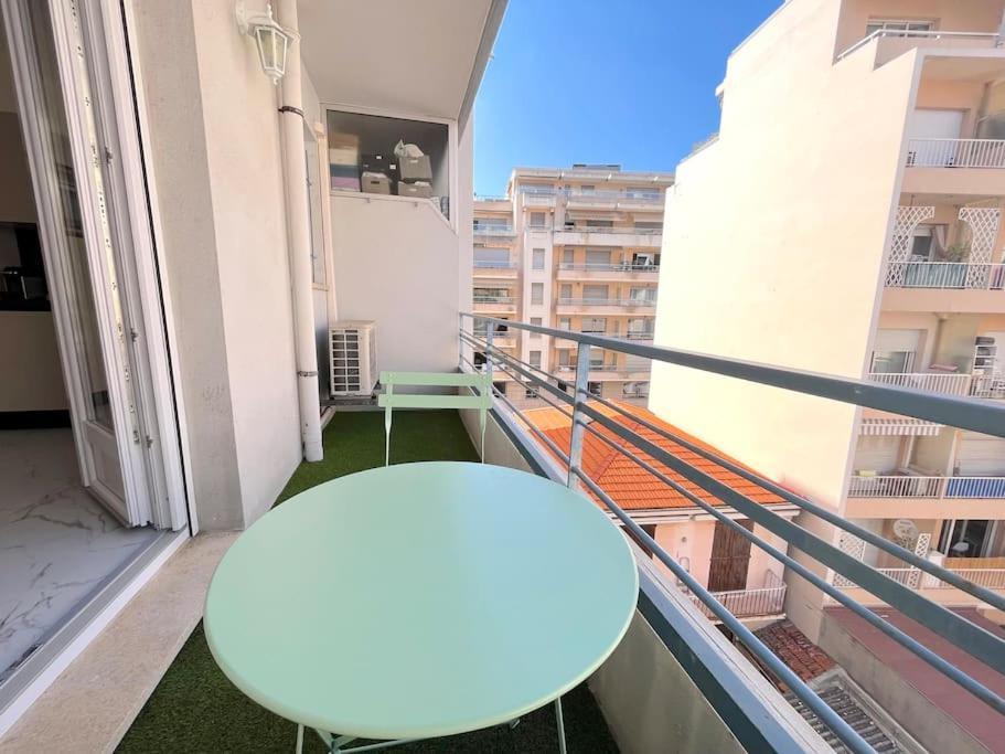 Joli Studio - Studio Neuf Terrasse Clim Wi-Fi 2 Min. Des Plages Antibes Eksteriør bilde